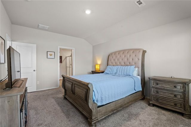 501 S Smith Avenue, Gentry, AR 72734