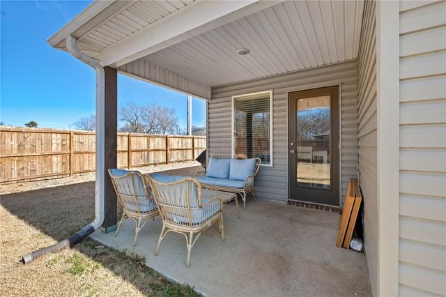 501 S Smith Avenue, Gentry, AR 72734