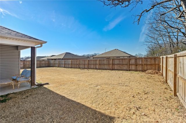 501 S Smith Avenue, Gentry, AR 72734