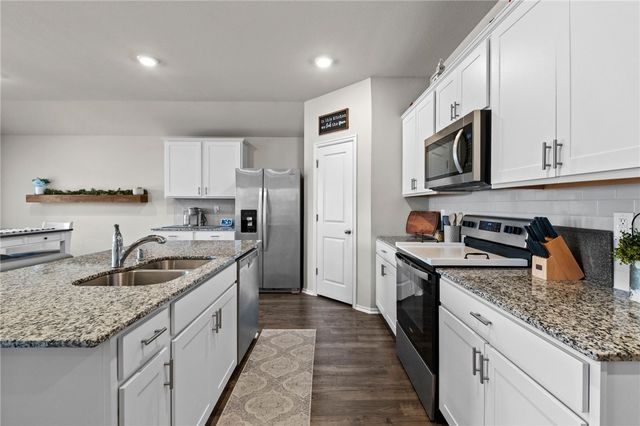 501 S Smith Avenue, Gentry, AR 72734