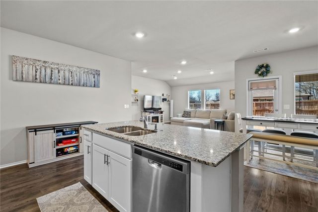 501 S Smith Avenue, Gentry, AR 72734