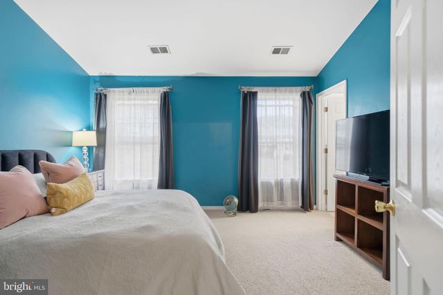 12 THORNBERRY DR, Martinsburg, WV 25403