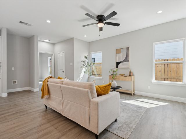 6301 Pebble Avenue, Dallas, TX 75217