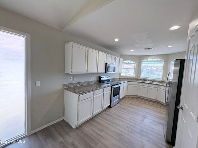 70 S SANDSTONE Street, Gilbert, AZ 85296