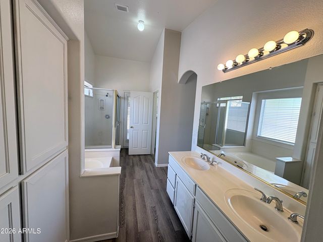 70 S SANDSTONE Street, Gilbert, AZ 85296