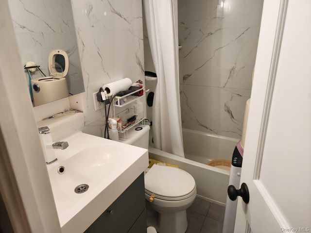 61-35 98th Street 8N, Rego Park, NY 11374