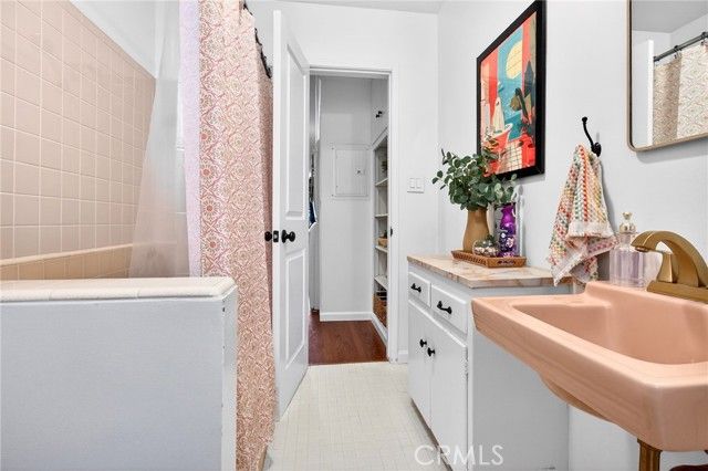 907 E Ocean Boulevard, Long Beach, CA 90802