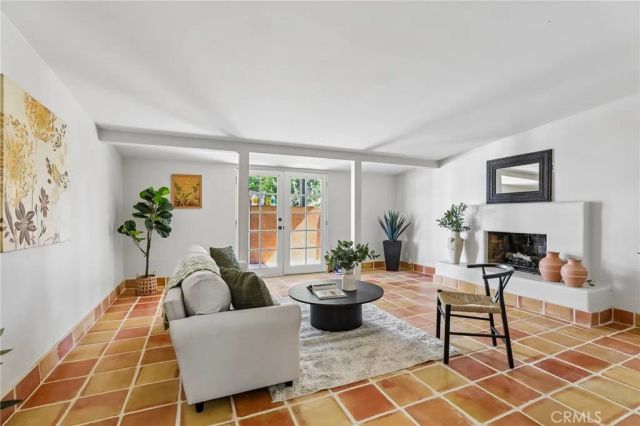 1813 N Baker, Santa Ana, CA 92706