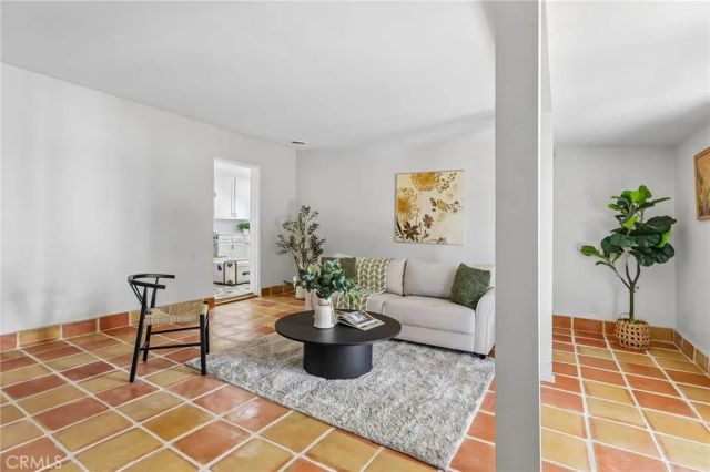 1813 N Baker, Santa Ana, CA 92706