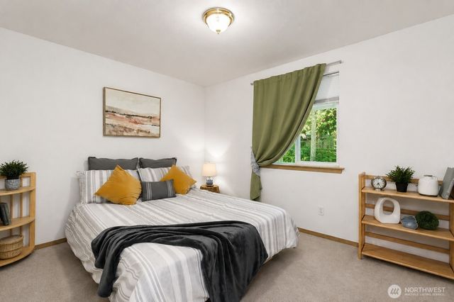21827 Crest Lane SE, Yelm, WA 98597