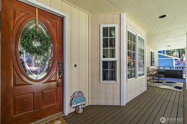 21827 Crest Lane SE, Yelm, WA 98597