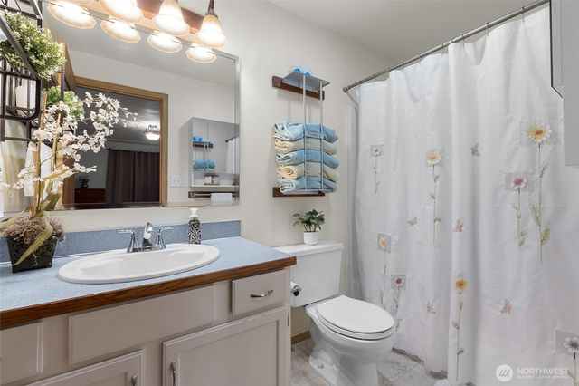 21827 Crest Lane SE, Yelm, WA 98597