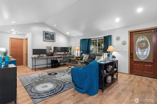 21827 Crest Lane SE, Yelm, WA 98597