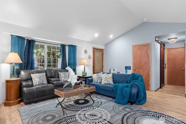 21827 Crest Lane SE, Yelm, WA 98597