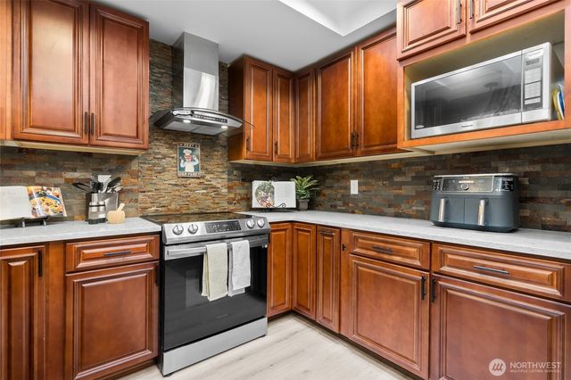 21827 Crest Lane SE, Yelm, WA 98597