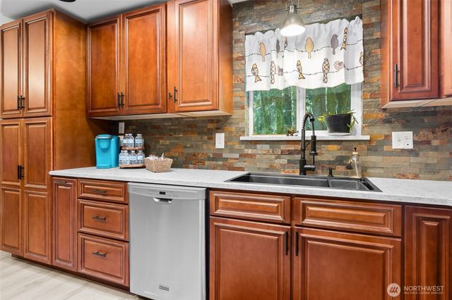 21827 Crest Lane SE, Yelm, WA 98597