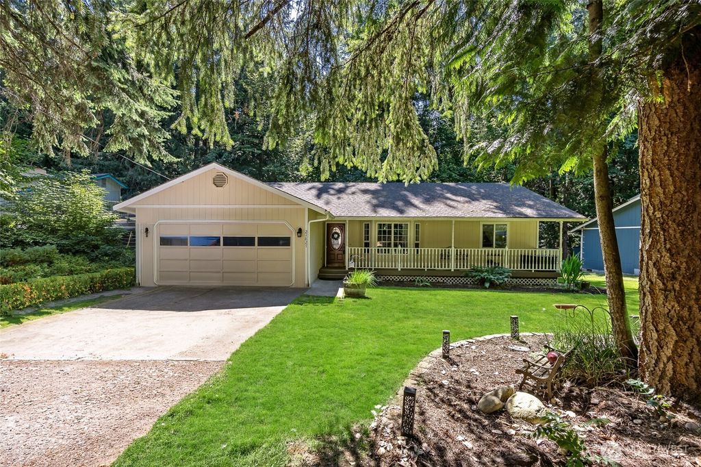 21827 Crest Lane SE, Yelm, WA 98597