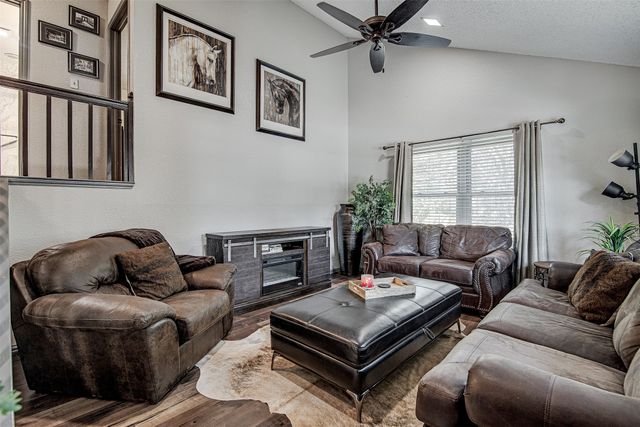 6112 Farmingdale Drive, Arlington, TX 76001