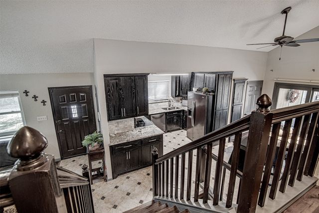 6112 Farmingdale Drive, Arlington, TX 76001