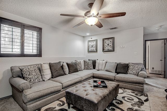 6112 Farmingdale Drive, Arlington, TX 76001
