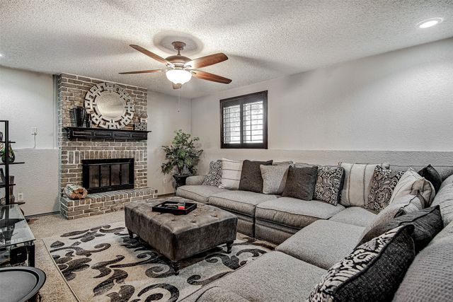 6112 Farmingdale Drive, Arlington, TX 76001