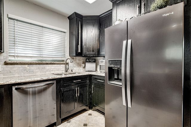 6112 Farmingdale Drive, Arlington, TX 76001