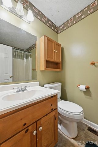 1590 Kimbrook Ln, Sandston, VA 23150