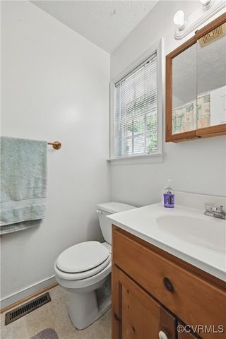 1590 Kimbrook Ln, Sandston, VA 23150
