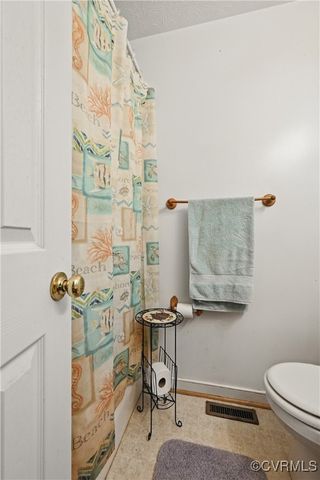1590 Kimbrook Ln, Sandston, VA 23150