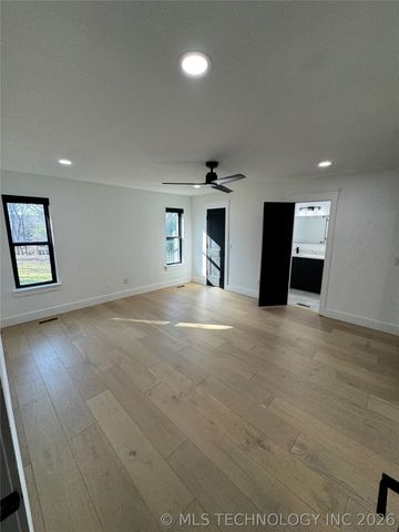 9214 N 184th East Avenue, Owasso, OK 74055