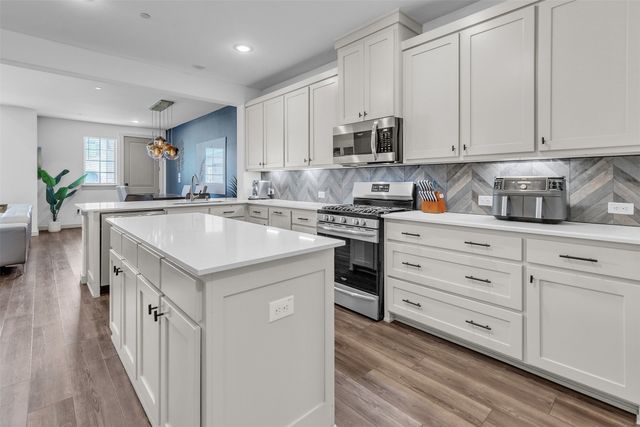 682 Claire Lane, Lewisville, TX 75067