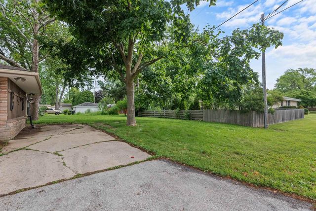 5404 N BETHMAUR LANE, Milwaukee, WI 53209