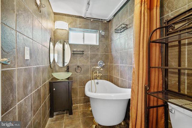 7421 NIGH RD, Falls Church, VA 22043