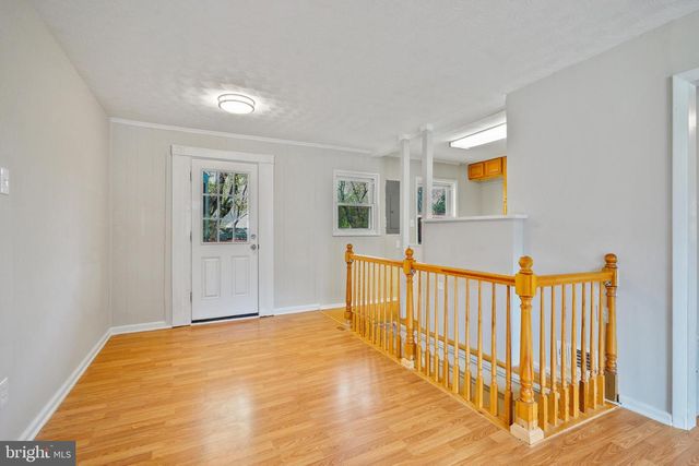 7421 NIGH RD, Falls Church, VA 22043