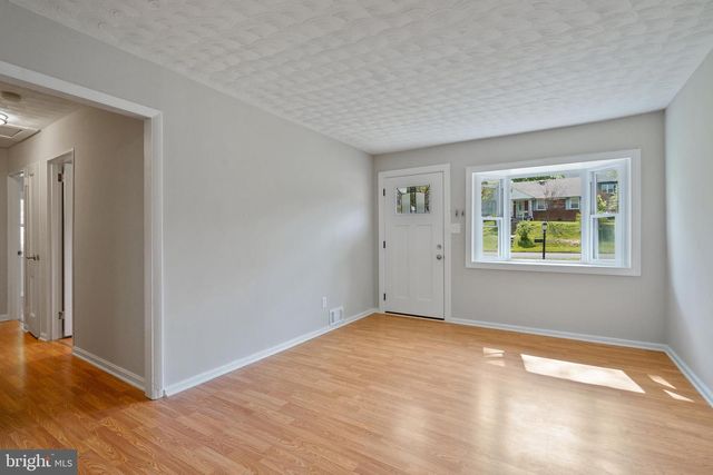 7421 NIGH RD, Falls Church, VA 22043