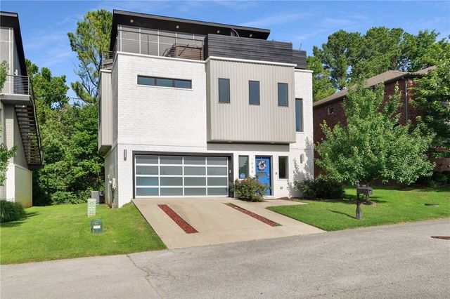 1546 N Desoto Place, Fayetteville, AR 72703