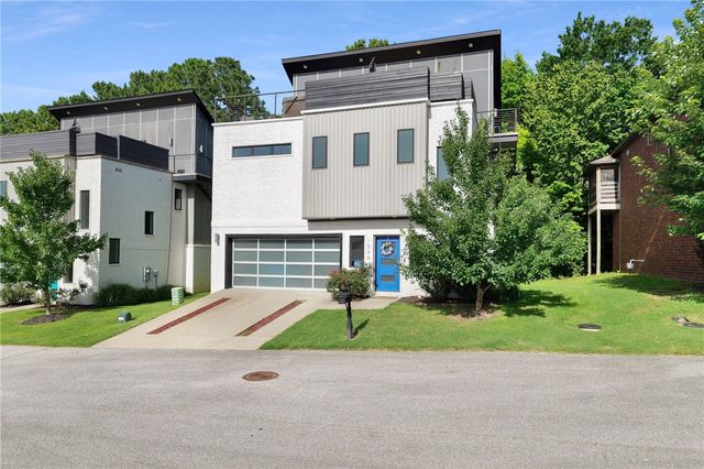 1546 N Desoto Place, Fayetteville, AR 72703