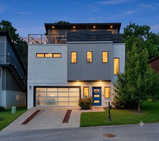 1546 N Desoto Place, Fayetteville, AR 72703