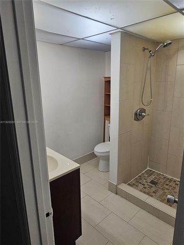 10000 NW 80th Ct 2430, Hialeah Gardens, FL 33016