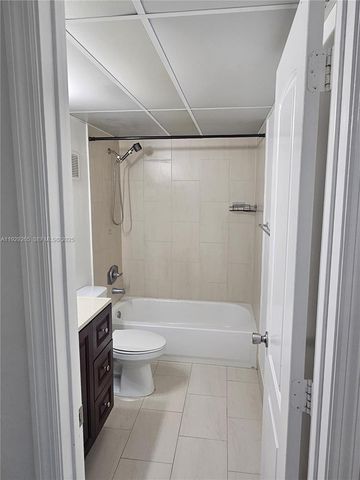 10000 NW 80th Ct 2430, Hialeah Gardens, FL 33016