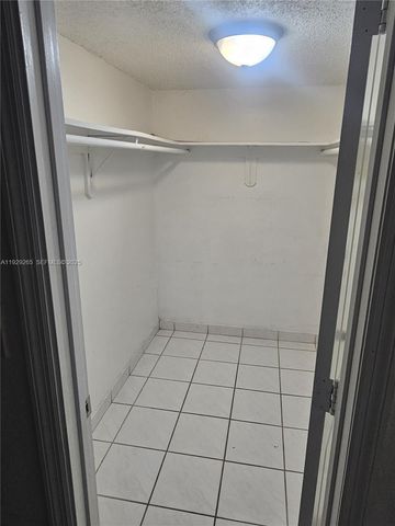 10000 NW 80th Ct 2430, Hialeah Gardens, FL 33016