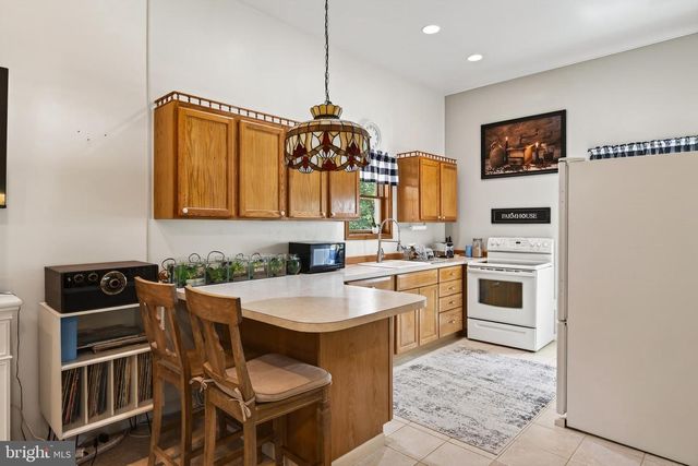 866 SHAVERTOWN RD, Garnet Valley, PA 19060