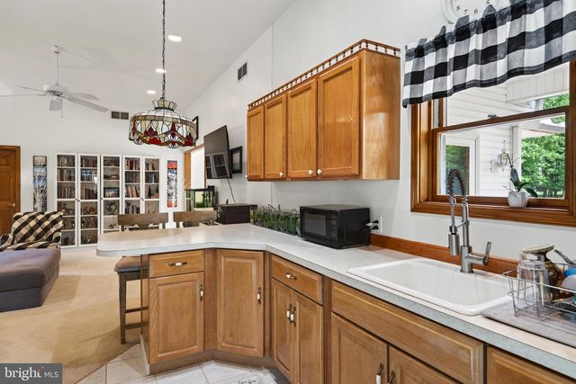 866 SHAVERTOWN RD, Garnet Valley, PA 19060