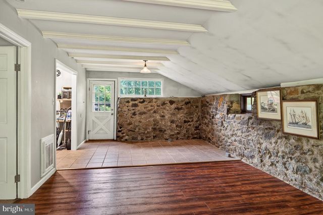 866 SHAVERTOWN RD, Garnet Valley, PA 19060