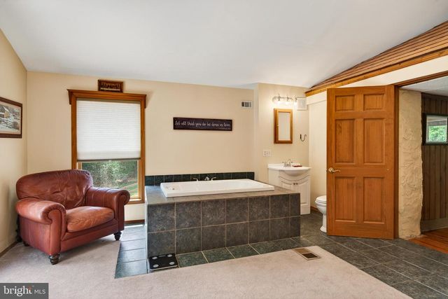 866 SHAVERTOWN RD, Garnet Valley, PA 19060