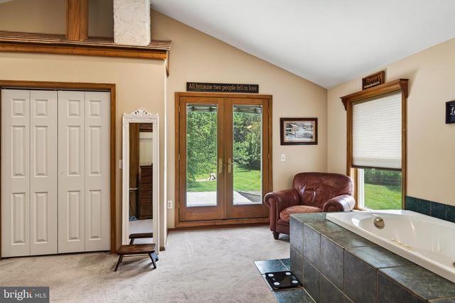 866 SHAVERTOWN RD, Garnet Valley, PA 19060