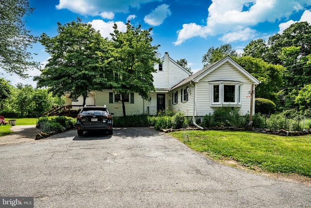 866 SHAVERTOWN RD, Garnet Valley, PA 19060