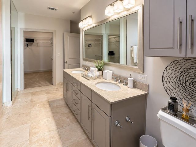 1400 Mckinney Street 1003, Houston, TX 77010