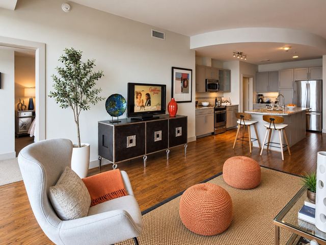 1400 Mckinney Street 1003, Houston, TX 77010