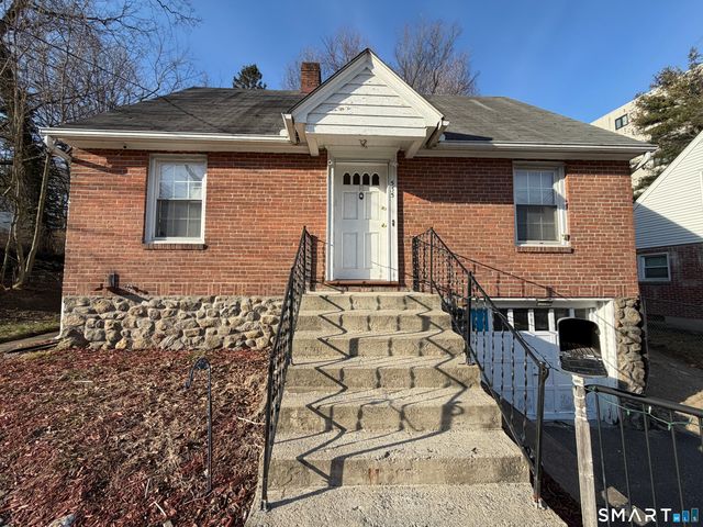 535 Chase Avenue, Waterbury, CT 06704